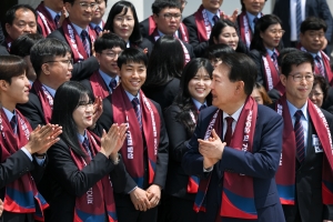 尹, 장애인기능올림픽 선수단 오찬...“지원·교육 소홀함 없이 챙기겠다”