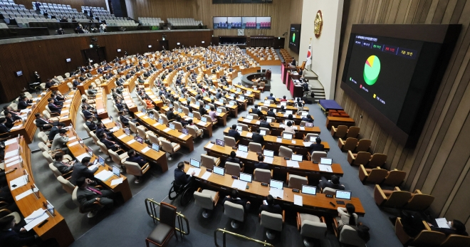 국회 본회의에서 국내 반도체 산업 육성을 위한 이른바 ‘K칩스법’(조세특례제한법 개정안)이 통과되고 있다. 2023.3.30 연합뉴스