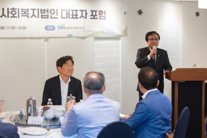 ‘제2차 사회복지법인 대표자 포럼’에 참석해 특강을 진행한 강석주 서울시의회 보건복지위원회 위원장