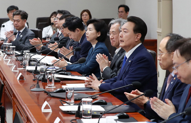 ‘코로나19 심각 경보’ 해제 발표하는 윤 대통령