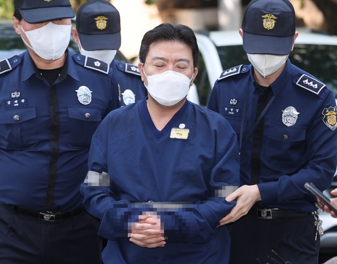 ‘SG 사태 주가 조작 의혹’ 라덕연 대표 구속 전 피의자 심문 출석