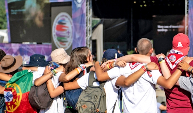 세계스카우트잼버리 대회에 참가한 세계 각국 대원들이 모험 활동을 하고 있다. 2023새만금세계스카우트잼버리 조직위원회 제공