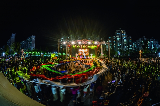 지난해 열린 울산쇠부리축제를 즐기는 시민들.