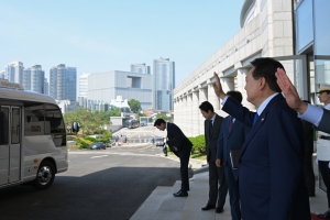 [사설] 3년 반 만에 코로나 엔데믹 선언, 메울 틈 많다