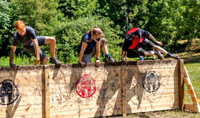 세계스카우트잼버리 대회에 참가한 세계 각국 대원들이 모험 활동을 하고 있다. 2023새만금세계스카우트잼버리 조직위원회 제공