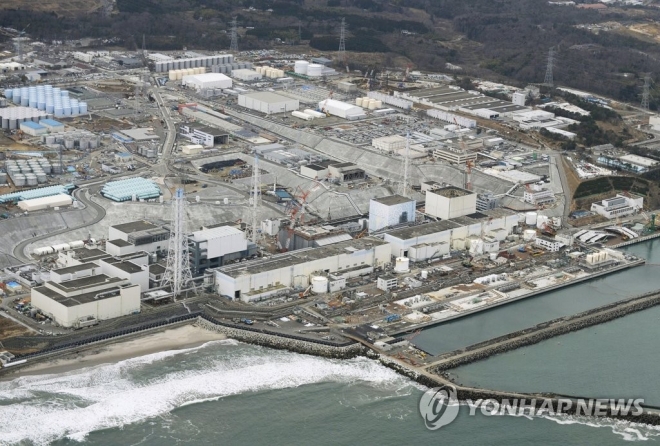 2011년 대지진 때 폭발사고로 가동이 중단된 도쿄전력 후쿠시마제1원자력발전소. 2016년 3월 단계적 폐로 작업이 진행 중인 모습. 후쿠시마 연합뉴스