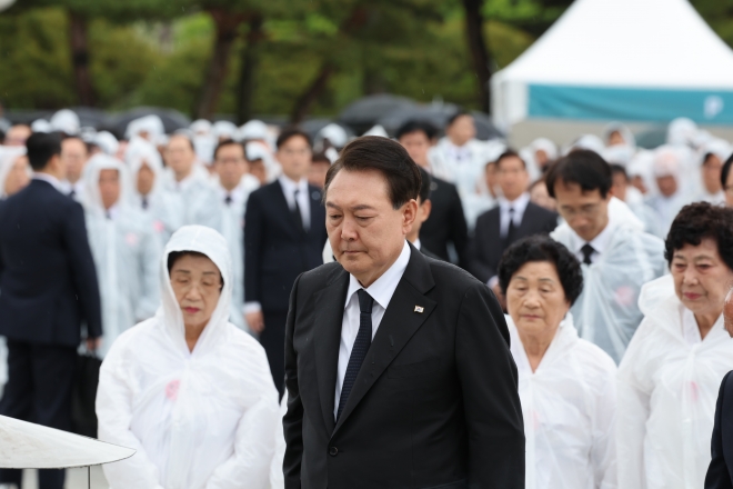 국립5·18민주묘지 참배하는 윤석열 대통령