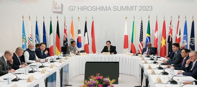 G7 정상회의 확대세션 참석한 윤석열 대통령 윤석열 대통령이 20일 일본 히로시마 그랜드 프린스 호텔에서 열린 G7 정상회의 확대세션에 참석하고 있다. 2023.5.20 공동취재