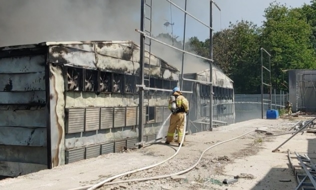 경기 여주시 가남읍의 한 양계장에서 불이 나서 사육 중이던 닭 30여만마리가 폐사했다.경기소방재난본부 제공