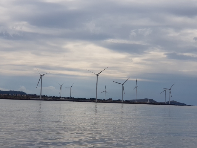 국내 최초 해상풍력 발전인 탐라해상풍력발전소의 모습. 제주도 제공