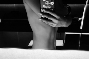 ‘8㎏ 감량’ 소유, 상의 탈의 후 복근 공개