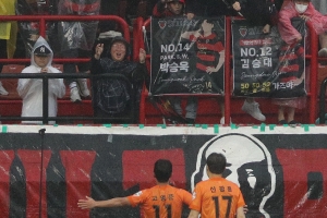 고영준, 포항 창단 50주년 기념 축포…전북에 1-0 승리