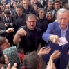 에르도안, 투표소 앞 군중에게 현금 살포… 동영상 확산 논란
