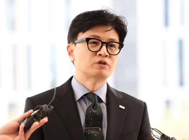 ‘개인정보 유출’ 압수수색 관련 질문 답하는 한동훈 장관