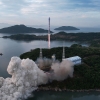 미 전문가들 “북한 위성 ‘종이인형’ 자체 발사보다 사진 사는 게 나아”