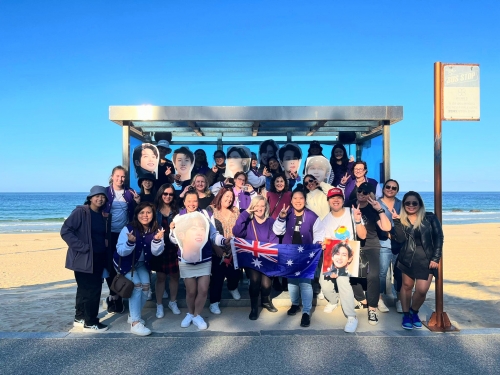 지난해 강원 주문진 해수욕장을 방문한 BTS 호주 아미들. 한국관광공사 제공
