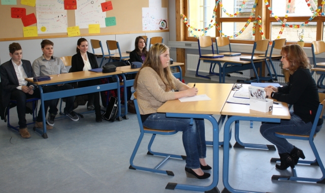 독일의 직업학교인 ‘레알슐레’에서 학생들이 취업을 위한 면접교육을 받고 있다.  서울신문 DB