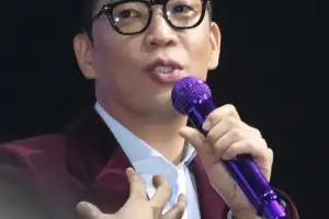 MC몽, 엑소 첸백시·SM 분쟁에 입 열었다