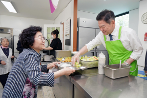 동대문, 보훈가족 120명 점심 대접