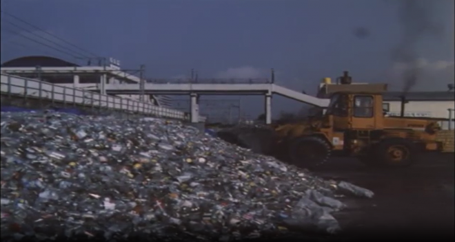 국립영상제작소가 1995년 제작한 ‘쓰레기 종량제 그후’ 스틸컷. 한국영상자료원 제공