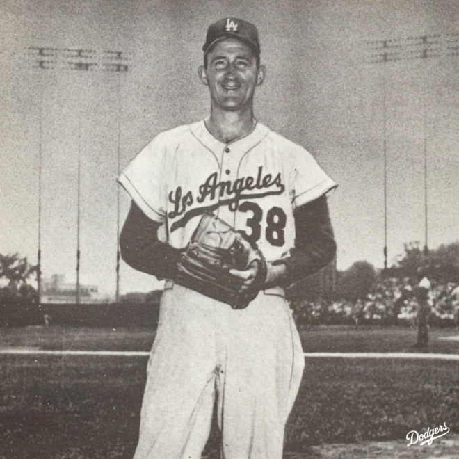 미국프로야구(MLB) 로스앤젤레스 다저스 구단이 지난 4일(현지시간) 선수로 뛰며 두 차례 월드시리즈 우승으로 이끌었고 1955년 5차전 승리 투수로 기록된 로저 크레이그의 부음을 듣고 구단 트위터에 올린 그의 선수 시절 모습. 다저스 구단 트위터 캡처
