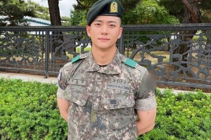 ‘상병’ 강태오, 군복 입고 깜짝 근황