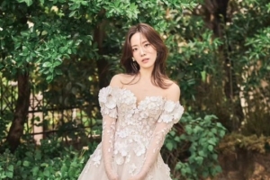 “결혼합니다”…KBS 아나운서, 깜짝 웨딩화보