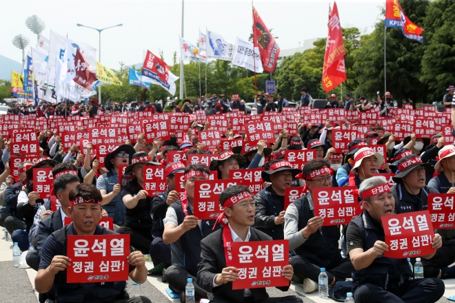 ‘경사노위 중단’ 한국노총, “정권심판”