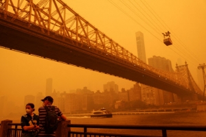 “화성 온 줄” 오렌지색 하늘 뉴욕, 60년만 최악 공기