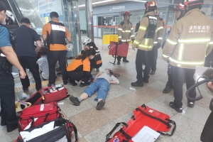 수내역 에스컬레이터 역주행 ‘출근길 날벼락’…14명 부상
