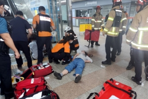 [포토] ‘공포의 역주행’ 수내역 에스컬레이터 사고… 14명 부상
