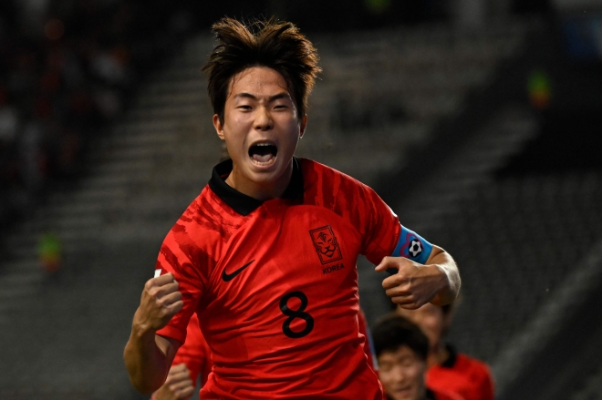 한국 이승원이 9일(한국시간) 아르헨티나 라플라타 스타디움에서 열린 이탈리아와 대회 4강전에서 전반 23분 페널티킥을 넣어 1-1 동점을 만든 뒤 포효하고 있다. AFP 연합뉴스