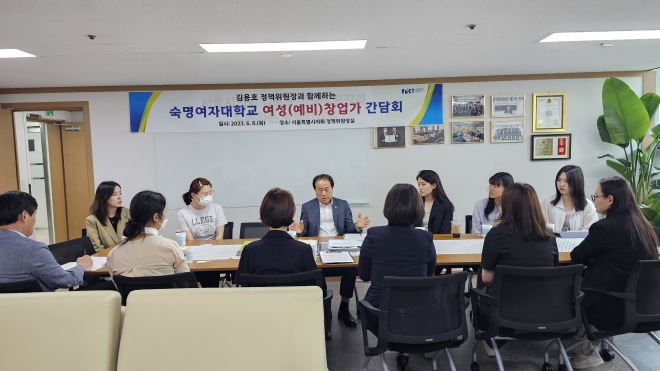 서울시 창업 관련 정책사업에 관해 설명하는 김용호 의원