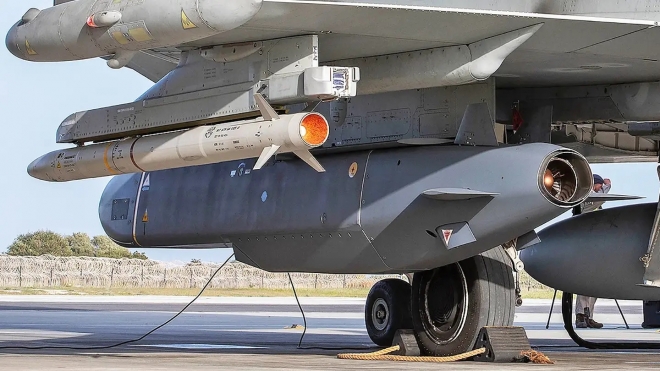 이라크와 시리아 공습 당시 순항미사일로 IS 목표물을 공격한 영국 왕립공군(RAF)의 전투기 ‘타이푼 FGR4’에 탑재된 ‘스톰 섀도’. 영국 공군/영국 왕실 자료사진