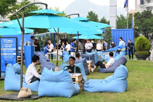 커피 한 잔과 도심 속 휴식…칸타타 ‘콘트라베이스 인 더 시티’ 팝업 행사