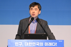 “저출산 해결, 아빠육아가 답…일·가정 양립 어려움 나눠야” [인구, 대한민국의 미래다!]