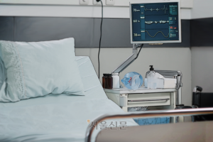 “상사가 준 음료수에 의식 잃었다”…그날 VIP 병실서 무슨 일이