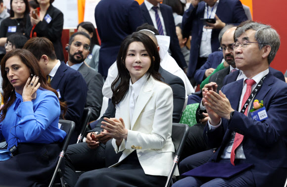 First Lady Kim Kun Hee Attends The Opening Ceremony Of The Seoul   SSI 20230614132617 