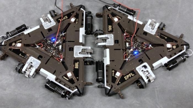 스위스 과학자들이 종이접기와 장난감 블록에서 영감을 받아 2차원 평면 삼각형 모양에서 3차원 물체로 변신할 수 있는 ‘모리3’라는 로봇을 개발했다. 스위스 로잔연방공과대(EPFL) 제공