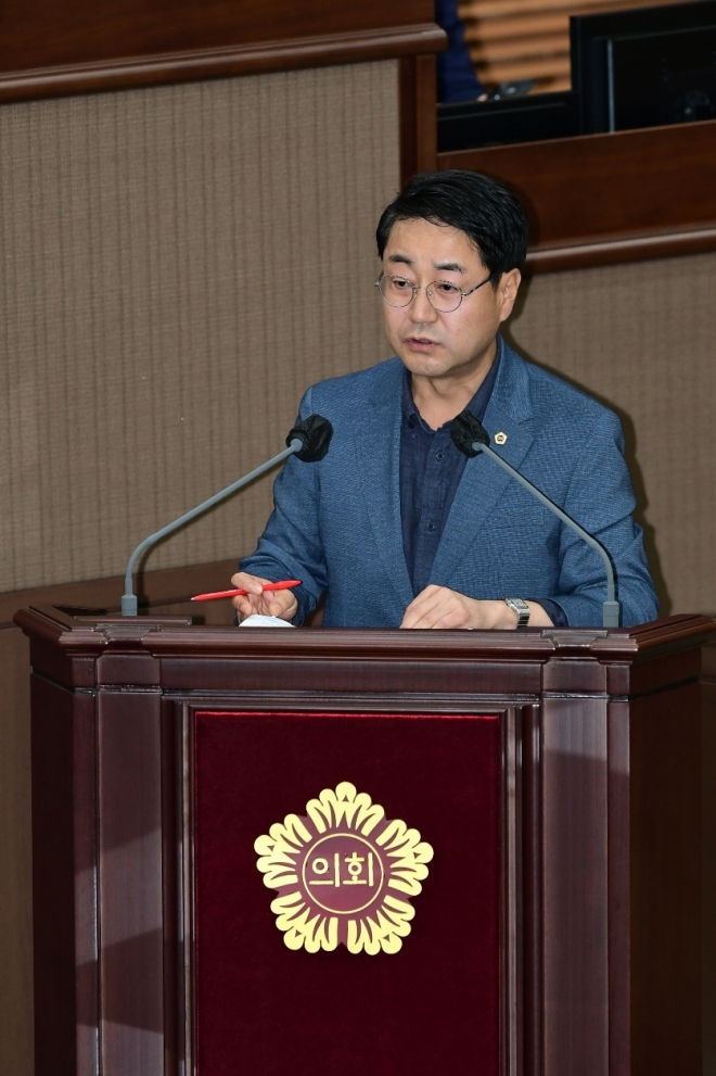 14일 제319회 정례회 시정질문에서 발언 중인 최민규 의원