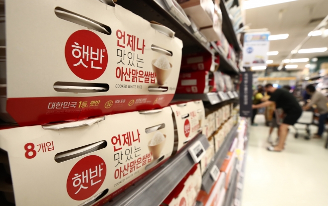 서울 시내 대형마트 즉석밥 코너에 햇반이 진열되어 있다. 2023.6.4 뉴스1
