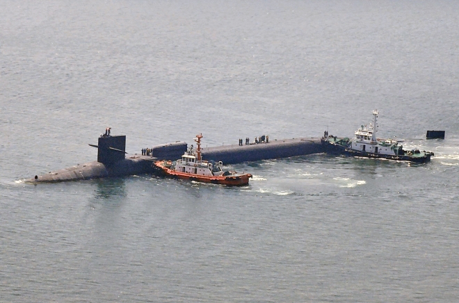 미국 해군의 핵 추진 순항미사일 잠수함(SSGN) ‘미시건함’이 16일 부산 작전기지에 입항하고 있다. 2023.6.16 연합뉴스