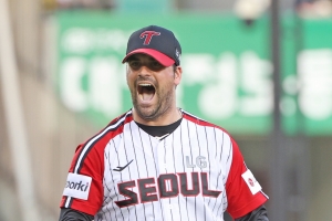 잠실더비에서 타선 ‘폭발’ LG, 두산 19안타 ‘맹폭’ 다시 선두로