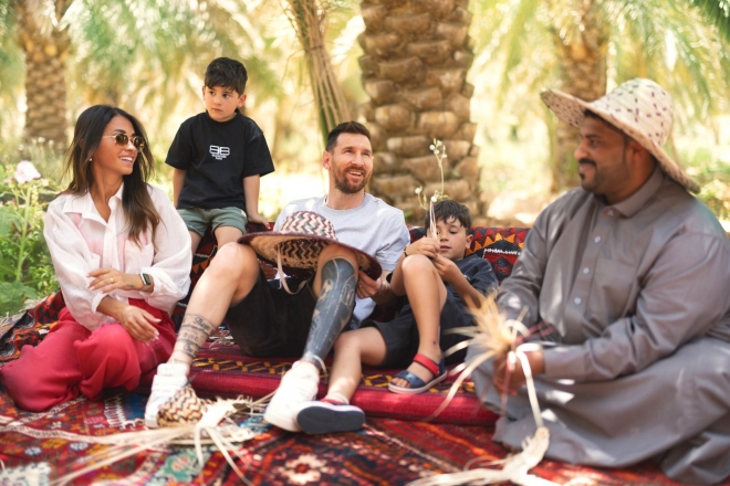 사우디를 방문 중인 메시의 가족. 사진 사우디관광청