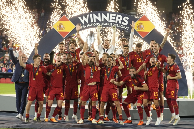 2022~23시즌 유럽 네이션스리그에서 우승한 스페인 선수들. (AP 연합뉴스