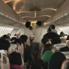 “승무원 비명” 비행기 비상문 열려 한 10대 남성 최후