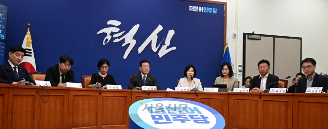 20일 국회에서 열린 민주당 혁신기구 1차 회의에서 김은경 위원장이 발언하고 있다. 2023.6.20안주영 전문기자
