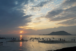 얌체같은 ‘알박기 텐트’ 철퇴… 협재·금능해변 야영장 유료화