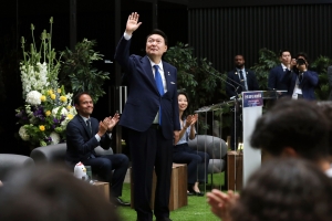 尹, 한-프 미래 혁신세대 만나 “글로벌 연대, 혁신 통한 위기 극복” 강조