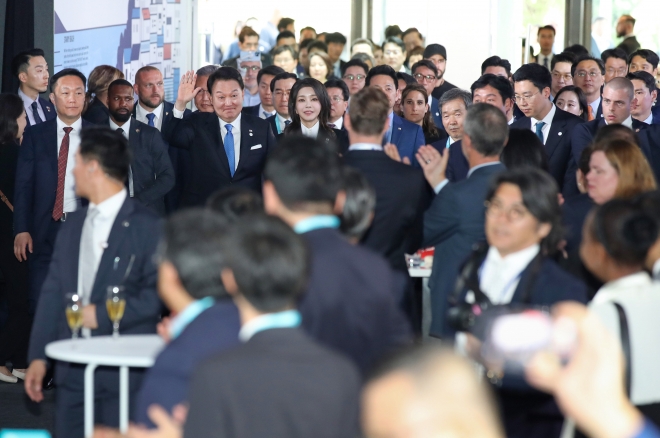 윤석열 대통령 내외, 2030부산세계박람회 공식 리셉션 참석
